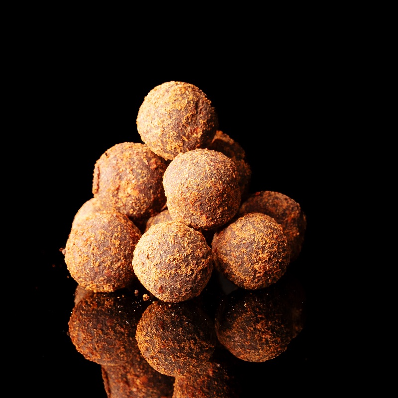 Boilies v dipu Spice Tuna 16mm